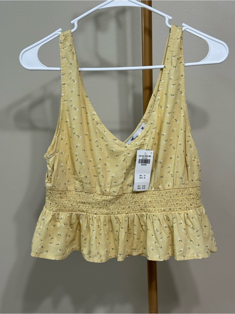 Hollister floral top, butter yellow, size medium NWT